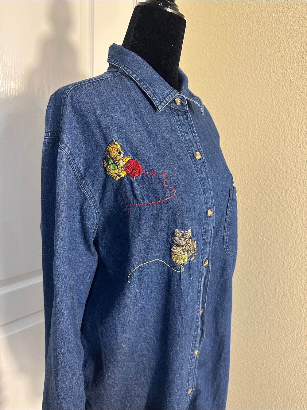 Cabin Creek Blue Denim Shirt with embroidered cats playing with yarn. Large Tall